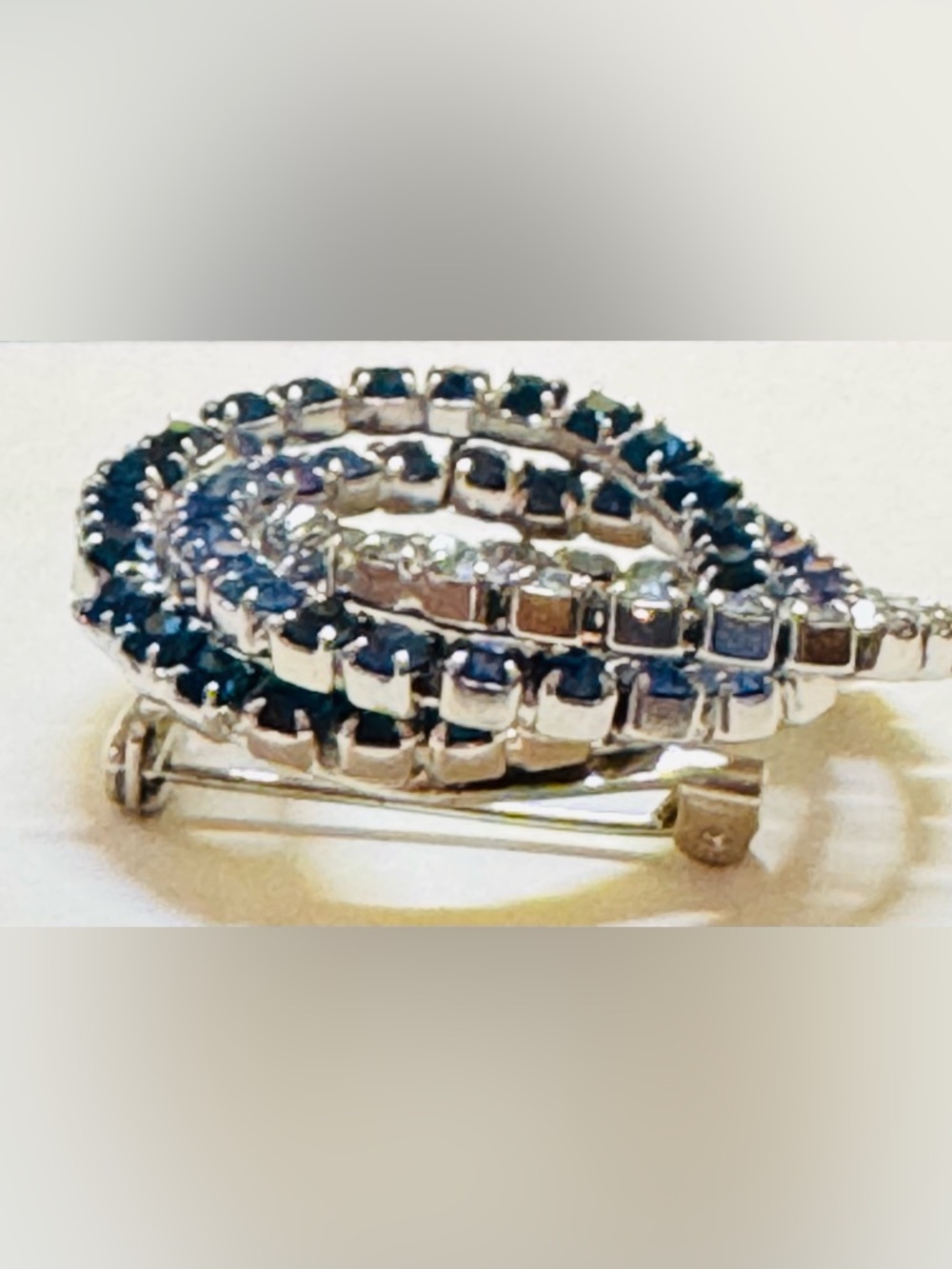Blue Rhinestone circle brooch - Tri- Colored - Picture 5 of 7